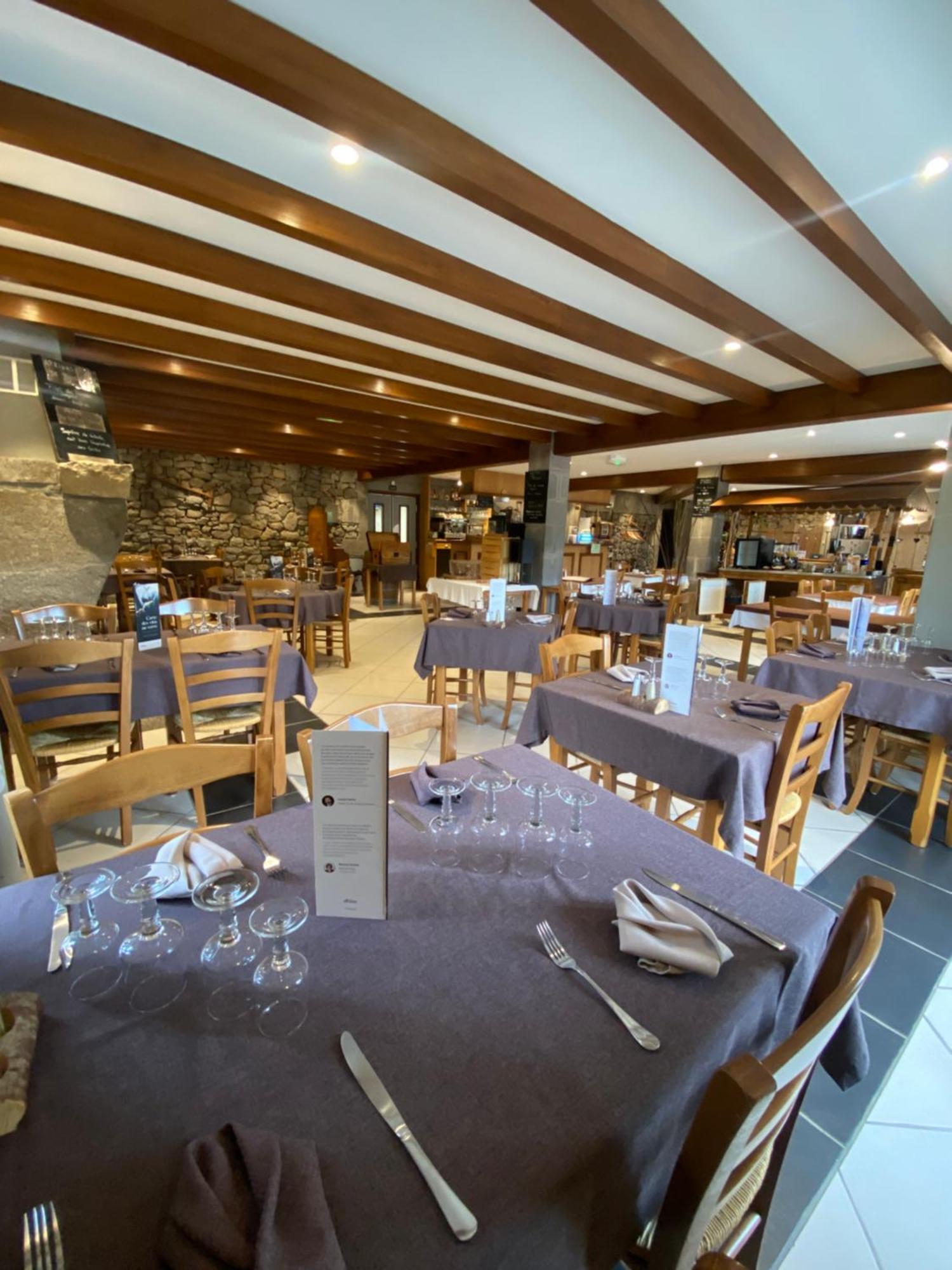 Logis Hotel Restaurant Auberge Du Bougnat Saint-Victor-la-Riviere Exterior foto